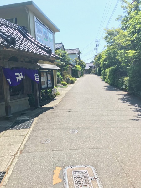 七尾城への道